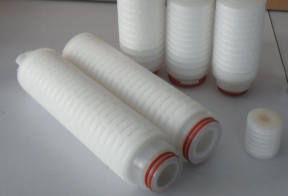 3. Folded microporous cartridge:  made of polypropylene or other materials,   has the advantages of high precision,   small size, large filtration area and so on.